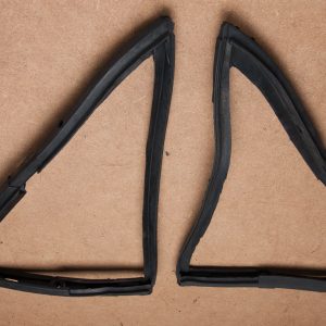 Door Quarter Light Seals (pair, van)